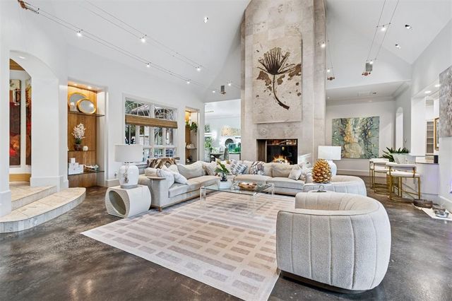 1916 Mulholland Drive, Edmond, OK 73012