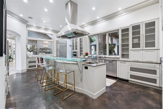 1916 Mulholland Drive, Edmond, OK 73012