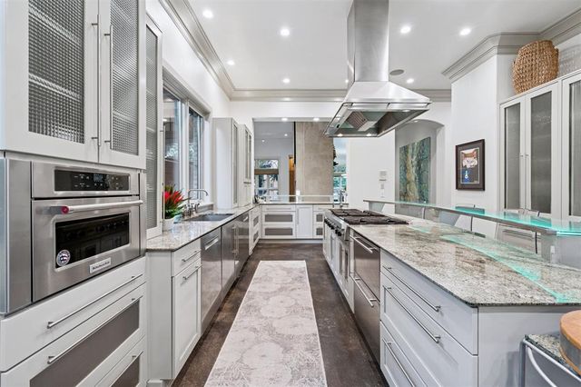 1916 Mulholland Drive, Edmond, OK 73012