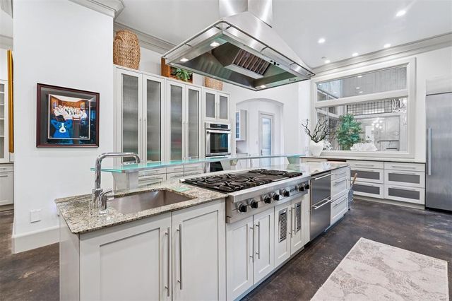 1916 Mulholland Drive, Edmond, OK 73012