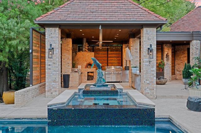 1916 Mulholland Drive, Edmond, OK 73012