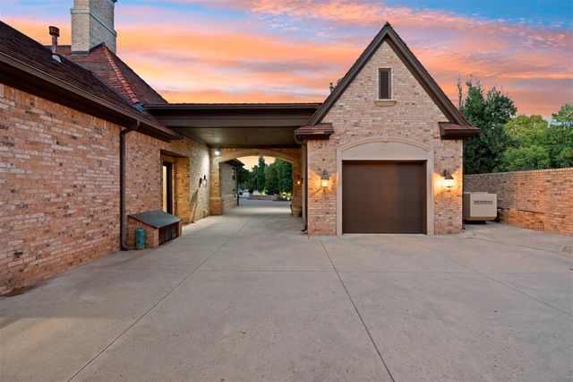 1916 Mulholland Drive, Edmond, OK 73012