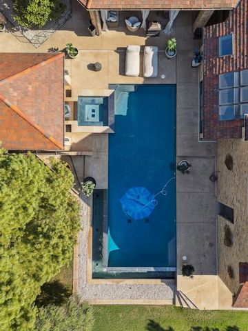 1916 Mulholland Drive, Edmond, OK 73012