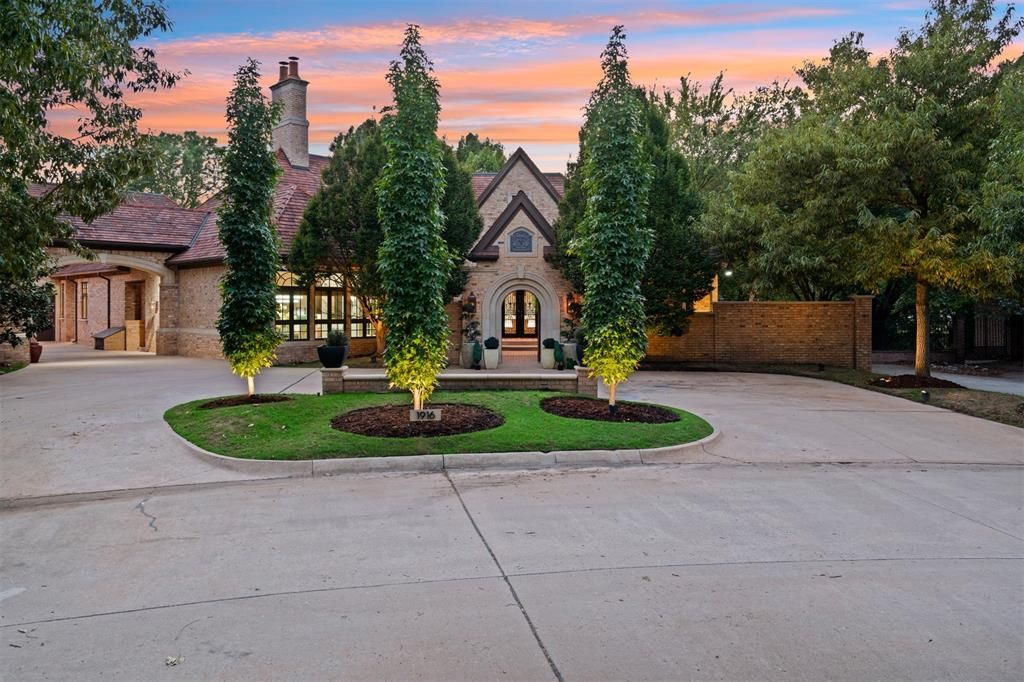 1916 Mulholland Drive, Edmond, OK 73012