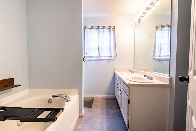 940 Shore Bend Boulevard, Kokomo, IN 46902