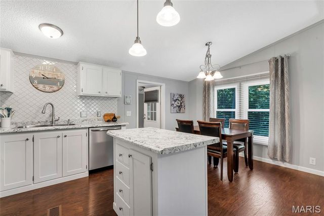 21136 Blackberry Ridge, Warrenton, MO 63383