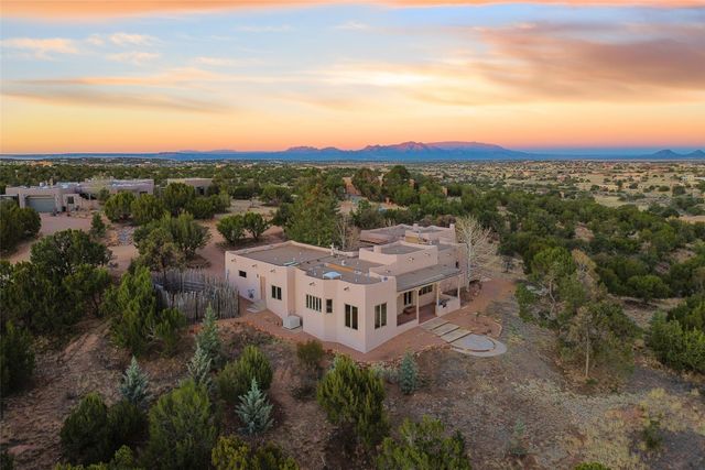 5 Estrella De La Manana, Santa Fe, NM 87508