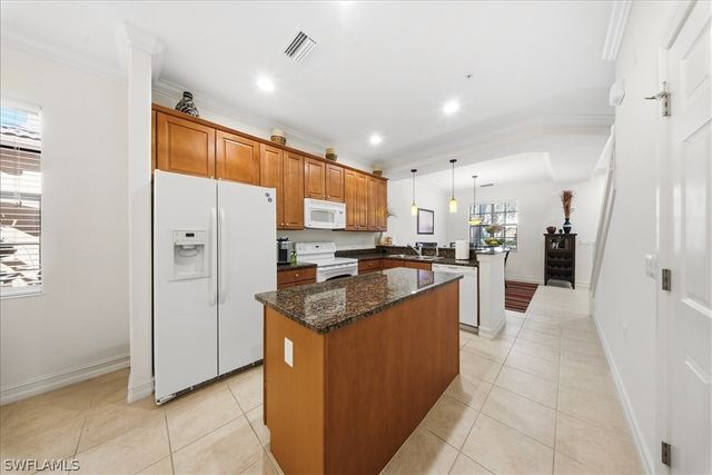 9153 Chula Vista ST 13203, Naples, FL 34113