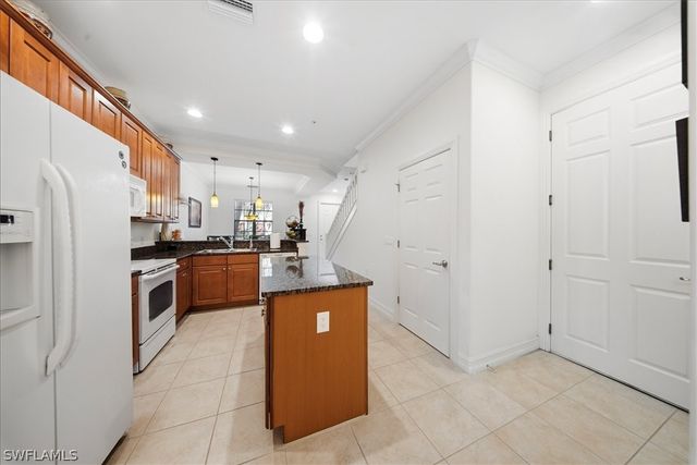 9153 Chula Vista ST 13203, Naples, FL 34113