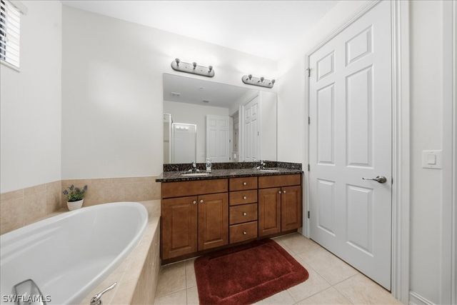 9153 Chula Vista ST 13203, Naples, FL 34113