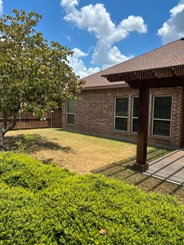 209 Newcastle Street, Waxahachie, TX 75165