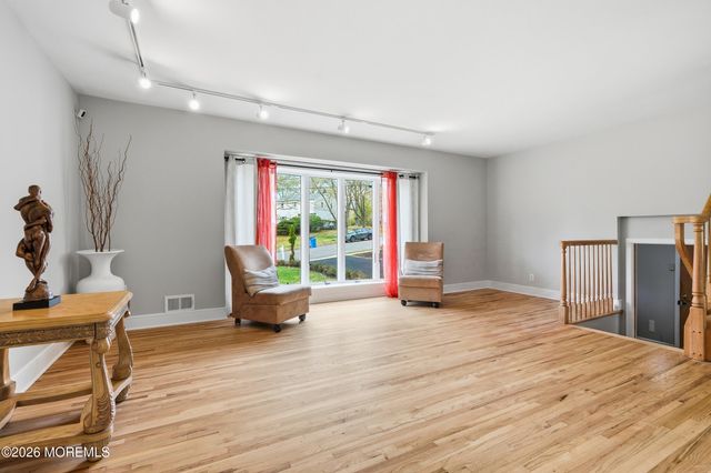 9 Rutland Place, Eatontown, NJ 07724