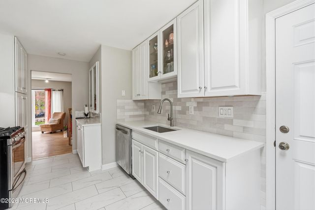 9 Rutland Place, Eatontown, NJ 07724