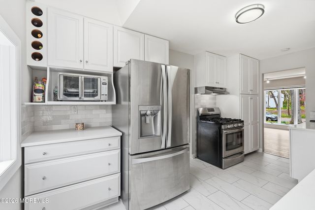 9 Rutland Place, Eatontown, NJ 07724