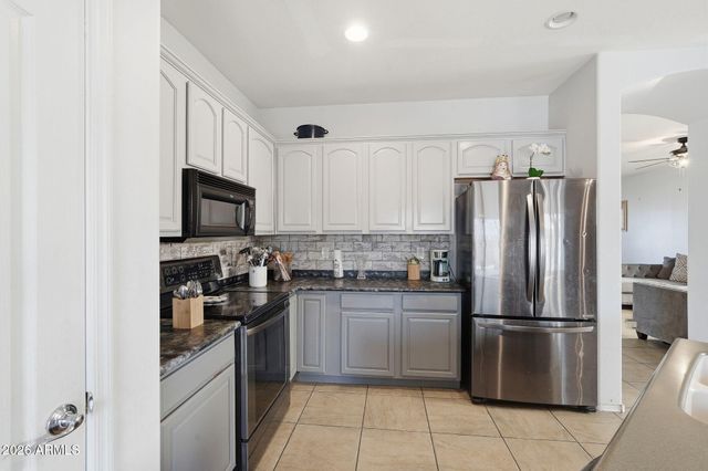 7037 W SOPHIE Lane, Laveen, AZ 85339