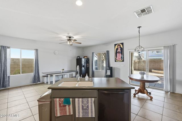 7037 W SOPHIE Lane, Laveen, AZ 85339
