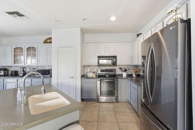 7037 W SOPHIE Lane, Laveen, AZ 85339