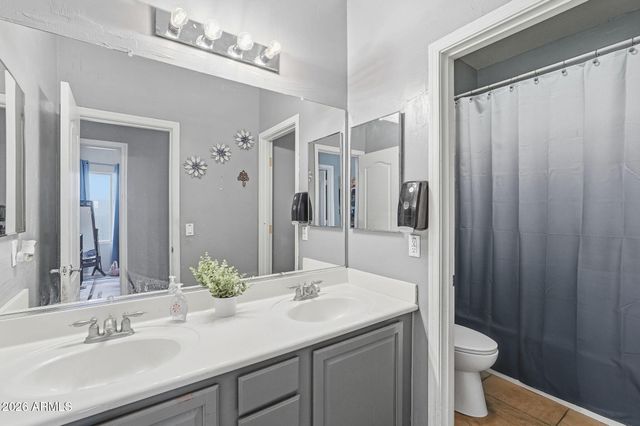 7037 W SOPHIE Lane, Laveen, AZ 85339