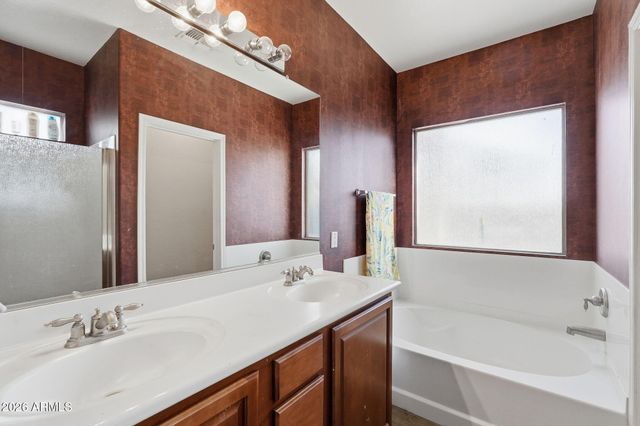 7037 W SOPHIE Lane, Laveen, AZ 85339