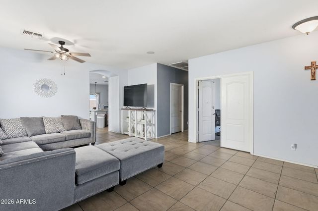 7037 W SOPHIE Lane, Laveen, AZ 85339