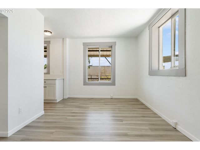 708 N KILLINGSWORTH St 14, Portland, OR 97217