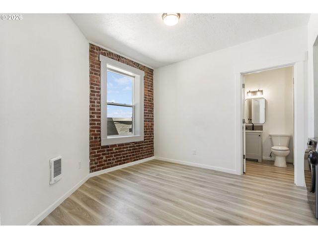 708 N KILLINGSWORTH St 14, Portland, OR 97217