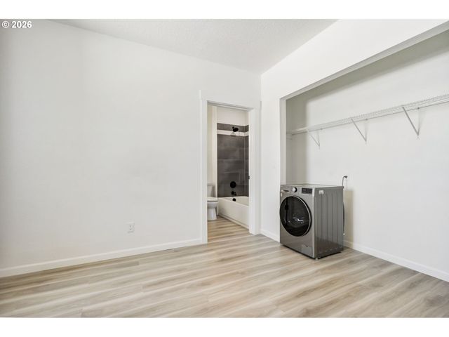 708 N KILLINGSWORTH St 14, Portland, OR 97217