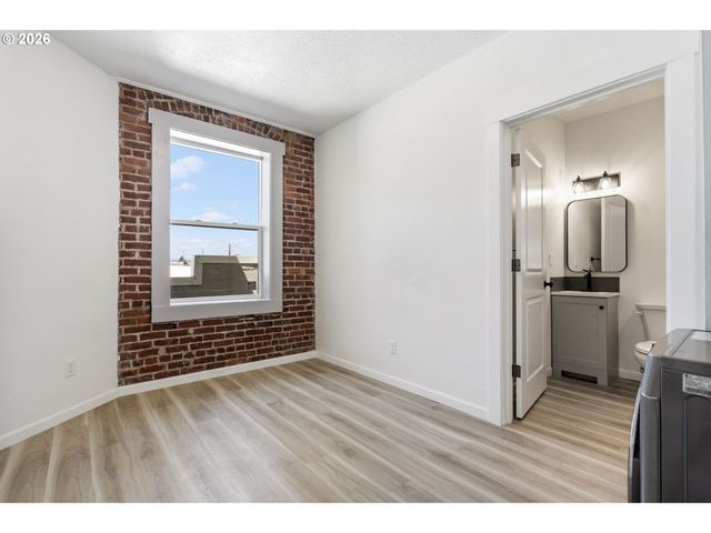 708 N KILLINGSWORTH St 14, Portland, OR 97217