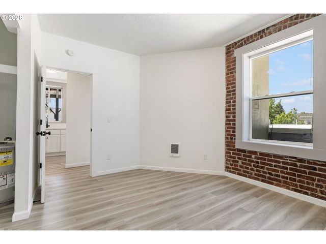 708 N KILLINGSWORTH St 14, Portland, OR 97217