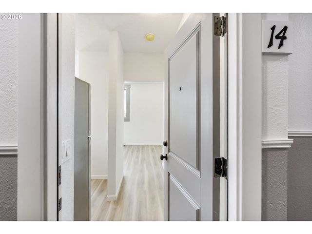 708 N KILLINGSWORTH St 14, Portland, OR 97217
