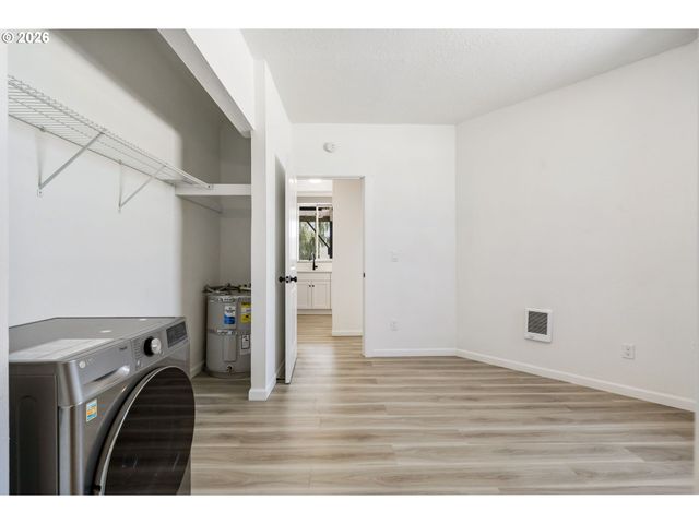 708 N KILLINGSWORTH St 14, Portland, OR 97217