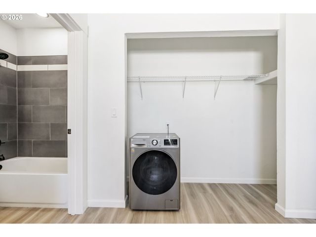 708 N KILLINGSWORTH St 14, Portland, OR 97217