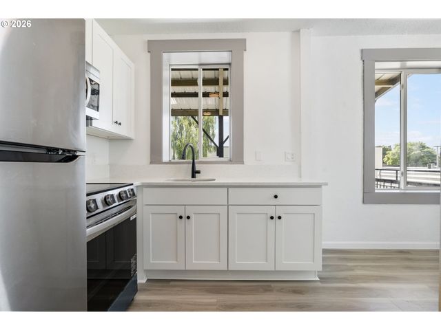 708 N KILLINGSWORTH St 14, Portland, OR 97217