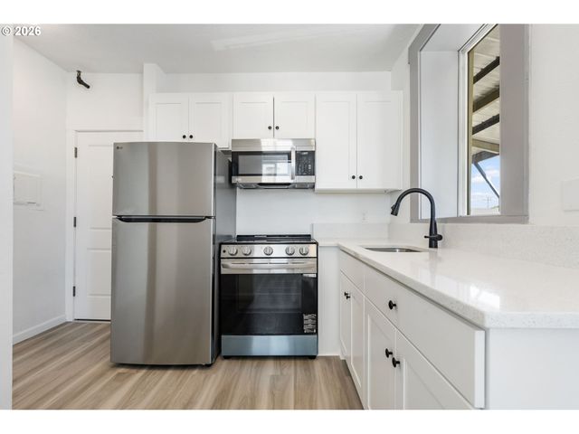 708 N KILLINGSWORTH St 14, Portland, OR 97217