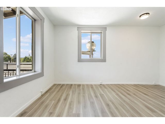 708 N KILLINGSWORTH St 14, Portland, OR 97217