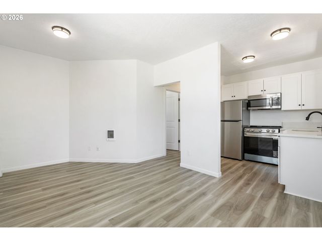 708 N KILLINGSWORTH St 14, Portland, OR 97217