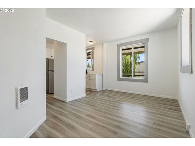 708 N KILLINGSWORTH St 14, Portland, OR 97217