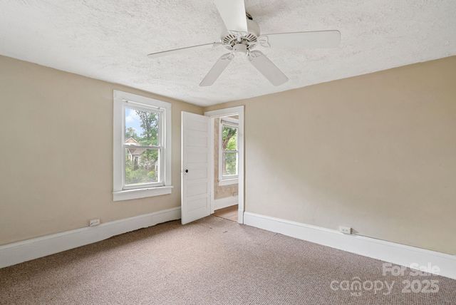 113 4th Street, Black Mountain, NC 28711