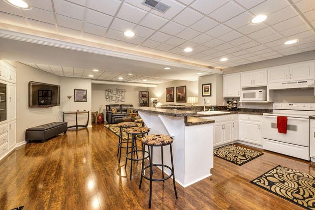 21135 Stratford COURT, Brookfield, WI 53045