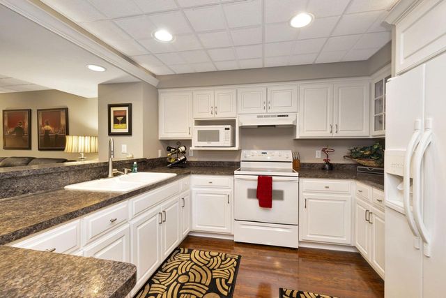 21135 Stratford COURT, Brookfield, WI 53045