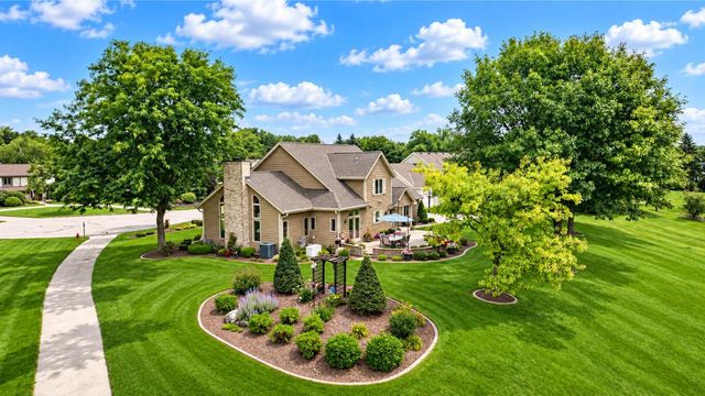 21135 Stratford COURT, Brookfield, WI 53045
