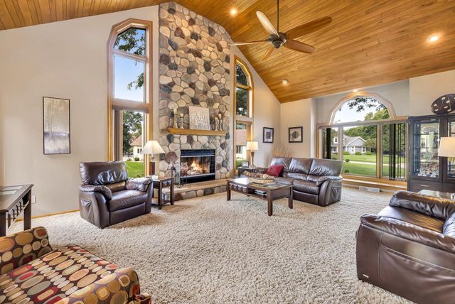 21135 Stratford COURT, Brookfield, WI 53045