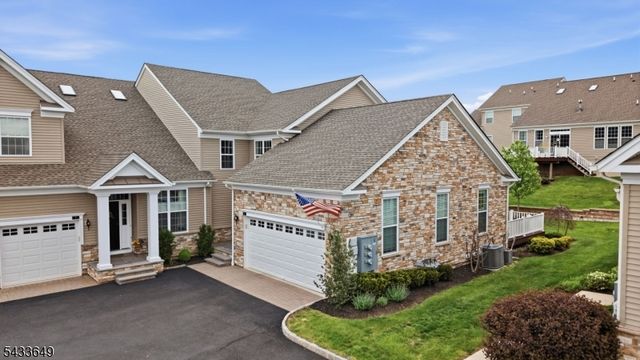 8 Van Cleef Dr, Readington Twp., NJ 08889