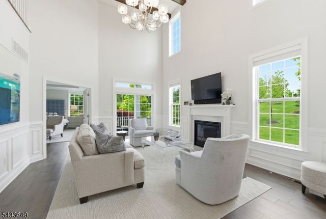 8 Van Cleef Dr, Readington Twp., NJ 08889
