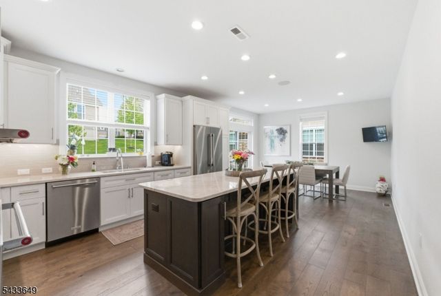 8 Van Cleef Dr, Readington Twp., NJ 08889