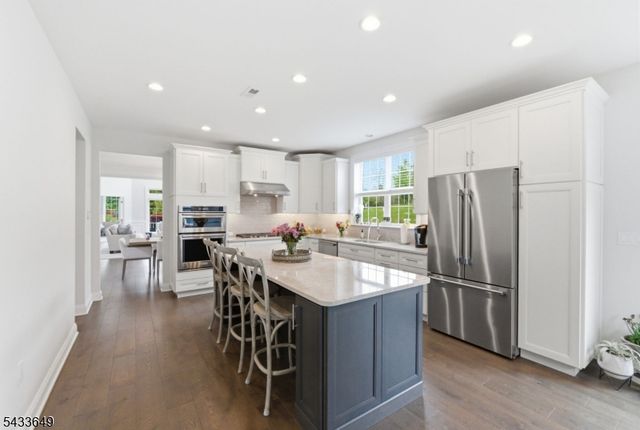 8 Van Cleef Dr, Readington Twp., NJ 08889
