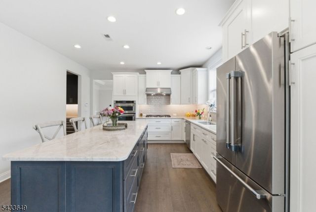 8 Van Cleef Dr, Readington Twp., NJ 08889