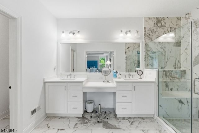 8 Van Cleef Dr, Readington Twp., NJ 08889