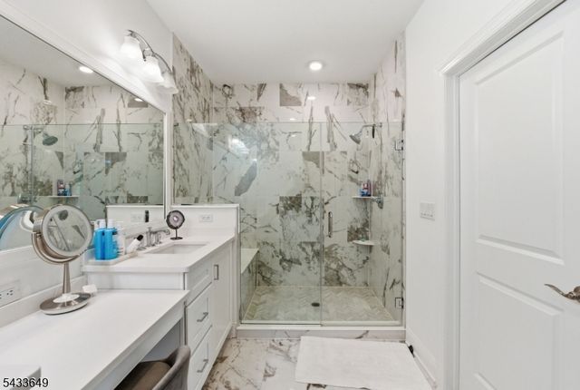 8 Van Cleef Dr, Readington Twp., NJ 08889