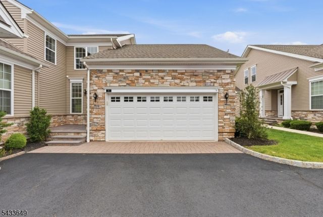 8 Van Cleef Dr, Readington Twp., NJ 08889
